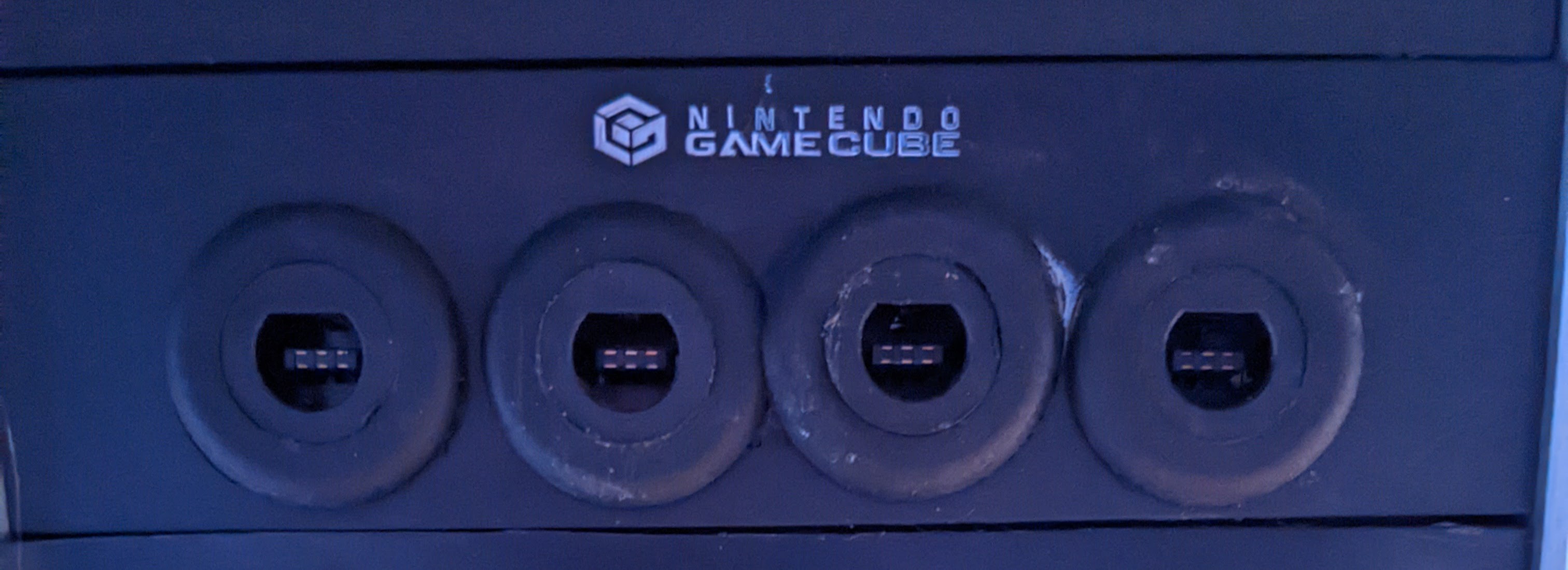 gc-ports-on-pc-case.jpg